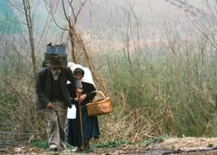 Magyarország, Németfalu, a felvétel a Cséplő Gyuri című film forgatásakor készült., 1976, Schiffer Pál, Jávor István, filmforgatás, színes, cigányság, kihalt mesterség, Fortepan #44629