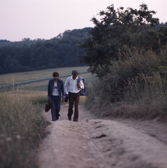 Magyarország, a felvétel a Cséplő Gyuri című film forgatásakor készült., 1976, Schiffer Pál, Jávor István, filmforgatás, színes, vállra vetett kabát, Fortepan #44631