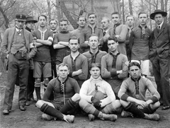 1920, Szepessy Tibor, tableau, men, soccer team, boys, cross-legged sitting, hands in pockets, arms crossed over the chest, Fortepan #44754