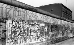 Németország, Berlin, Zimmerstrasse, a berlini fal a nyugati oldalról., 1988, Urbán Tamás, NDK, graffiti, Berlini fal, Kelet-Berlin, Nyugat-Berlin, Fortepan #44773