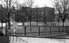 Németország, Berlin, Kelet-Berlin, Pariser Platz, a Dorotheen Strasse felé nézve, a háttérben balra a Reichstag., 1988, Urbán Tamás, NDK, Berlini fal, Kelet-Berlin, Nyugat-Berlin, Fortepan #44781