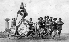 Hungary,Lake Balaton, Siófok, Strand., 1922, Jurányi Attila, ad, bathing suit, lady, ad truck, advertising photography, striped dress, shoe polishing, Fortepan #44835