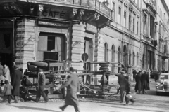 Magyarország, Budapest VIII., Múzeum körút - Bródy Sándor utca sarok, Múzeum kávéház., 1956, Madarász Géza, forradalom, járműroncs, GAZ M20 Pobjeda, Budapest, Fortepan #44884