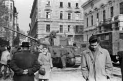 Magyarország, Budapest VIII., Pollack Mihály tér. Szemben a Puskin utca, jobbra a Bródy Sándor utca sarkán a Festetics palota., 1956, Madarász Géza, forradalom, harckocsi, teherautó, T-34 tank, Budapest, Fortepan #44887