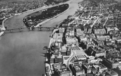 Magyarország, Budapest, légifotó, előtérben a Parlament, háttérben a Margit híd és a Margitsziget., 1933, TEHTUBE, légi felvétel, látkép, Steindl Imre-terv, országház, neogótika, Duna, eklektikus építészet, madártávlat, Fortepan #44912