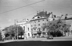 Magyarország, Debrecen, Piac utca (Vörös Hadsereg útja), szemben a Piac utca (Vörös Hadsereg útja) 8. és 10 sz., 1958, Mészáros Zoltán, utcakép, életkép, lámpaoszlop, automobil, GAZ M20 Pobjeda, Fortepan #44954