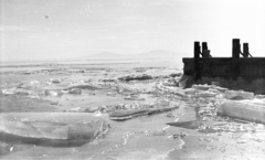 Magyarország,Balaton, Badacsony, Badacsonytomaj, hajóállomás, jégzajlás. A távolban Fonyód., 1959, Mészáros Zoltán, tél, jégtábla, kikötő, Fortepan #45149