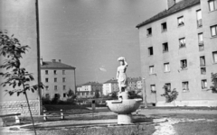 Hungary, Kazincbarcika, Egressy út, Ohmann Béla Szüret című kútszobra., 1960, Mészáros Zoltán, sculpture, blocks, socialist realism, bench, trash can, Fortepan #45186