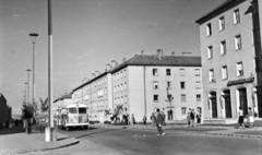 Hungary, Kazincbarcika, Egressy Béni (Lenin) út a Szabadság térről nézve., 1960, Mészáros Zoltán, Hungarian brand, blocks, genre painting, Ikarus-brand, trailer, lamp post, store, socialist realism, hardware store, Fortepan #45192