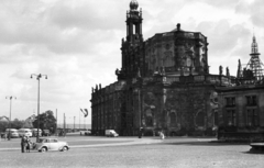 Németország, Drezda, Theaterplatz, a Hofkirche romjai., 1961, Mészáros Zoltán, utcakép, életkép, NDK, lámpaoszlop, automobil, Fortepan #45240