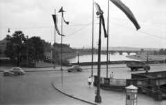 Németország, Drezda, Elba folyó, jobbra az Augustusbrücke (Georgi-Dimitroff-Brücke)., 1961, Mészáros Zoltán, forgalom, utcakép, NDK, Fortepan #45254