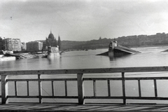 Hungary, Budapest, a Margit híd romjai a hadi hídként épült Manci hídról nézve., 1945, Fortepan, picture, wrecked bridge, Fortepan #45556