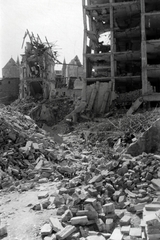 Hungary, Budapest I., Hattyú utca környéke, háttérben a Magyar Országos Levéltár lerombolt épülete., 1945, Fortepan, ruins, damaged building, Budapest, brick, Fortepan #45575