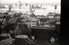 Hungary, Halászbástya, Budapest I., kilátás a Parlament és az épülő Kossuth híd felé., 1945, Fortepan, picture, Imre Steindl-design, damaged building, parliament, Neo-Gothic-style, Danube, eclectic architecture, Budapest, Fortepan #45578