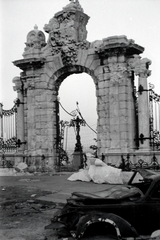 Magyarország, budai Vár, Budapest I., Szent György tér., 1945, Fortepan, járműroncs, rom, Budapest, Fortepan #45603