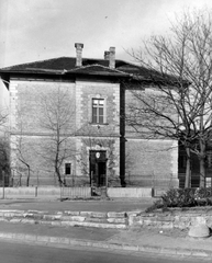 Magyarország, Budapest X., Kőbánya, Kápolna tér, Általános Iskola., 1963, Béres Balázs, iskola, utcakép, Budapest, Fortepan #45617