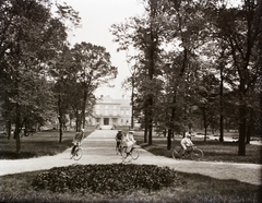 Magyarország, Soponya-Nagyláng, Zichy kastély (Pollack Mihály)., 1913, Fortepan, kerékpár, Pollack Mihály-terv, Fortepan #4577