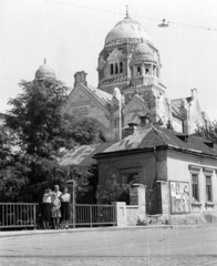 Magyarország, Eger, Kossuth utca, híd az Eger-patak felett, szemben a zsinagóga., 1954, Krasznai Gyula, zsinagóga, Baumhorn Lipót, zsidóság, eklektikus építészet, Baumhorn Lipót-terv, Fortepan #45820