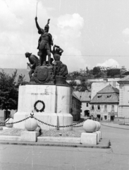 Magyarország, Eger, Dobó István (Kossuth) tér, Dobó István szobra (Stróbl Alajos, 1907.)., 1954, Krasznai Gyula, szobor, Dobó István-ábrázolás, Fortepan #45824