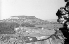 Magyarország,Balaton, Szigliget, kilátás a várból a Badacsonyra., 1954, Krasznai Gyula, látkép, hegy, Fortepan #45832