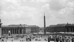 Vatikán, Szent Péter tér., 1971, Krasznai Gyula, autóbusz, tér, járókelő, obeliszk, automobil, idegenforgalom, turista, Fortepan #45902