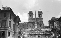 Olaszország, Róma, a Spanyol-lépcső és egy egyiptomi obeliszk, mögötte a Trinitá dei Monti templom a Piazza di Spagna felől nézve., 1971, Krasznai Gyula, katolikus, obeliszk, reneszánsz, Giacomo Della Porta-terv, Fortepan #45909