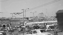 Törökország, Isztambul, Galata híd déli hídfője, szemben a Süleymaniye mecset., 1965, Krasznai Gyula, forgalom, minaret, mecset, Fortepan #45973