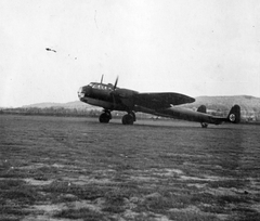 Magyarország, Budaörsi repülőtér, Budapest XI., Dornier Do-215 típusú felderítő és könnyűbombázó repülőgép., 1940, Vojnich Pál, német gyártmány, repülőgép, horogkereszt, Luftwaffe, Dornier-márka, Dornier Do 215, Budapest, Fortepan #46335