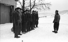 Hungary, Hármashatárhegy Airport, Budapest II., Durucz Jenő (MALÉV-kapitány) oktató eligazítást tart., 1963, Mészáros Zoltán, winter, snow, hangar, airport, Budapest, Fortepan #46412