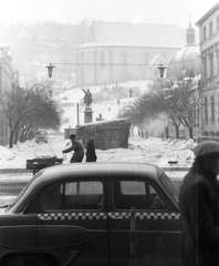 Hungary, Miskolc, Erzsébet (Szabadság) tér a Kossuth szoborral, háttérben a református templom az Avas oldalában., 1963, Mészáros Zoltán, winter, sculpture, monument, square, pedestal, dome, Lajos Kossuth-portrayal, eclectic architecture, István Kiss-design, Károly Adler-design, József Róna-design, Fortepan #46417