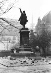 Hungary, Miskolc, Erzsébet (Szabadság) tér, Kossuth szobor., 1963, Mészáros Zoltán, sculpture, monument, square, pedestal, dome, Lajos Kossuth-portrayal, eclectic architecture, István Kiss-design, Károly Adler-design, József Róna-design, Fortepan #46422