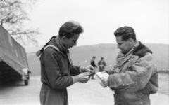 Magyarország, Hármashatárhegyi repülőtér, Budapest II., Jobbra Hollóy Gábor (MALÉV-kapitány) oktató., 1964, Mészáros Zoltán, pilóta, repülőtér, Budapest, Fortepan #46447