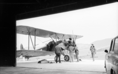 Magyarország, Hármashatárhegyi repülőtér, Budapest II., Polikarpov Po-2 típusú repülőgép a hangár előtt., 1964, Mészáros Zoltán, Trabant-márka, szovjet gyártmány, repülőgép, hangár, repülőtér, Polikarpov-márka, Polikarpov Po-2, Budapest, Fortepan #46462