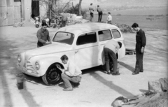 Magyarország, Hármashatárhegyi repülőtér, Budapest II., mentőautóként használt Skoda 1102 karbantartása., 1965, Mészáros Zoltán, csehszlovák gyártmány, Skoda-márka, automobil, Skoda 1101/1102 Tudor, Budapest, Fortepan #46527