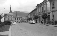 Szlovákia, Alsókubin, Fő tér (Hviezdoslavovo námestie)., 1966, Mészáros Zoltán, Csehszlovákia, autóbusz, csehszlovák gyártmány, utcakép, Skoda-márka, automobil, Fortepan #46596