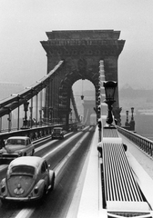 Magyarország, Budapest, Széchenyi Lánchíd., 1972, Fortepan, tél, német gyártmány, Volkswagen-márka, lengyel gyártmány, automobil, FSO-márka, Volkswagen Bogár, függőhíd, William Tierney Clark-terv, FSO Warszawa, Fortepan #46774