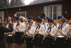 Németország, Eisenach, Wilhelmsthal, Maxim Gorki Pionierlager (Maxim Gorkij úttörőtábor)., 1970, Gwen Jones, úttörő, színes, egyenruha, NDK, fúvószenekar, Úttörőtábor, Fortepan #46839