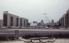 Germany, Berlin, Kelet-Berlin, Karl-Marx-Allee az Alexanderstrasse felől nézve., 1970, Gwen Jones, colorful, blocks, car park, GDR, Fortepan #46860