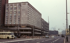 Germany, Berlin, Karl-Liebknecht-Strasse - Spandauer Strasse kereszteződés., 1970, Gwen Jones, colorful, intersection, Hungarian brand, crane, Ikarus-brand, GDR, Ikarus 620, road sign, East-Berlin, bus, Fortepan #46862