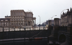 Germany, Berlin, szemben a Kronprinzenpalais az Unter den Linden-en, a Schlossbrücke felől nézve., 1970, Gwen Jones, colorful, bridge, stairs, GDR, lifebelt, East-Berlin, Fortepan #46893