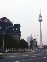 Germany, Berlin, Kelet-Berlin, Múzeum-sziget, Am Lustgarten - Unter den Linden kereszteződés, balra a Berlini dóm, szemben a TV torony., 1970, Gwen Jones, colorful, TV tower, GDR, East-Berlin, Cathedral, Hermann Henselmann-design, Julius Carl Raschdorff-design, Fortepan #46895