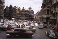 Belgium, Brüsszel, Grand-Place., 1966, Gwen Jones, színes, forgalom, utcakép, DKW-márka, parkoló, automobil, Volkswagen Typ3, Fiat 2300, rendszám, Volkswagen Bogár, Peugeot 404, Renault 10, Volvo Amazon, Volkswagen Transporter 1, országjelzés, Fortepan #46897