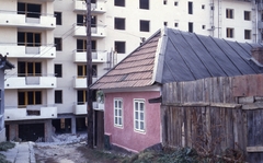 Románia,Erdély, Marosvásárhely, Kis utca (Strada Mică) a Görbe utca (Stada Strâmbă) 29. számú ház felé nézve., 1989, Urbán Tamás, színes, építkezés, Kádár-kocka, Fortepan #46967