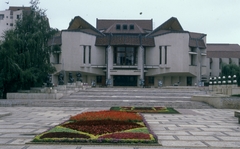 Románia,Erdély, Marosvásárhely, Színház tér (Piata Teatrului), Marosvásárhelyi Nemzeti Színház., 1986, Urbán Tamás, színes, nemzeti színház, színház, Fortepan #46980