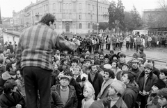 Románia,Erdély, Temesvár, Bulevardul 16 Decembrie 1989 és a Splaiul Tudor Vladimirescu kereszteződése. Romániai forradalom., 1989, Urbán Tamás, forradalom, csoportosulás, rendszerváltás, román forradalom, Fortepan #47063