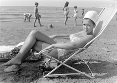 Montenegro,Adriatic Sea, Ulcinj, tengerpart, a Nagy Strand (Velika plaža)., 1974, Fortepan, holiday, deck chair, sea shore, Fortepan #4712