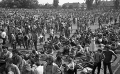 Magyarország, Miskolc, Népkerti pálya, Jubileumi Rockfesztivál., 1983, Urbán Tamás, közönség, félmeztelen, rockfesztivál, Fortepan #47135