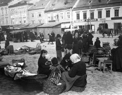 Magyarország, Sopron, Várkerület, piac., 1908, Vargha Zsuzsa, ló, életkép, fogat, kosár, kofa, szék, talicska, Fortepan #47278