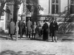 Hungary, Sopron, Erzsébet utca 31. (később a 21-31. számú épület épült fel ezen a helyen)., 1916, Vargha Zsuzsa, fashion, tableau, street view, gas lamp, Fortepan #47322