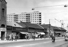 Magyarország, Óbuda, Budapest III., Flórián tér a híd felől a Kórház utca felé nézve., 1969, Óbudai Múzeum, cégtábla, építkezés, lakótelep, daru, buszmegálló, Édességbolt, motoros, bolt, felsővezeték, Ruhaipari Kisszövetkezet, Budapest, Fortepan #47357